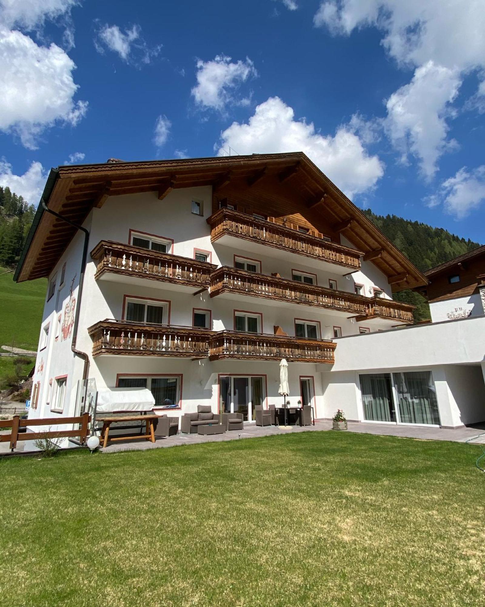 Garni Schenk Hotel Selva di Val Gardena Luaran gambar